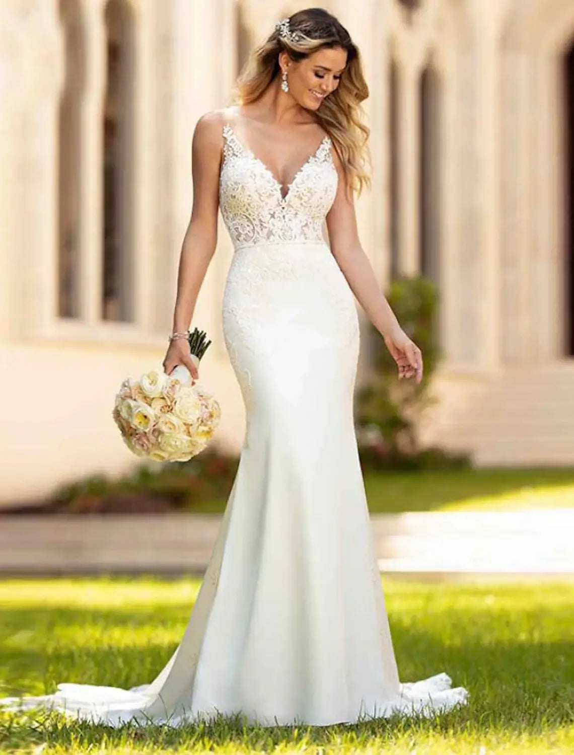 Beach Wedding Engagement Open Back Sexy Formal Wedding Dresses Mermaid V Neck Sleeveless Court Train Lace Bridal Gowns With Appliques