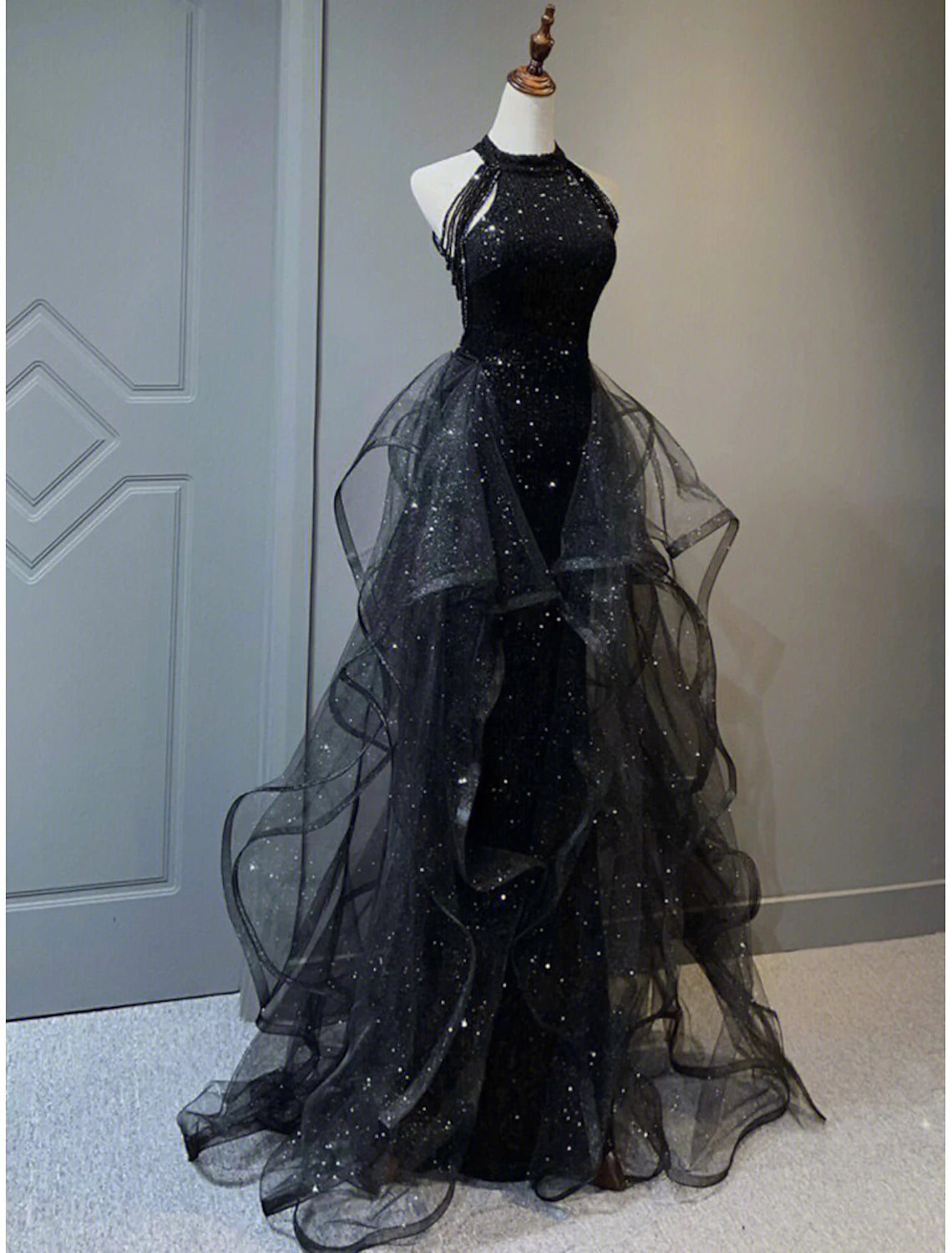 A-Line Sweep Brush Train Prom Dresses Vintage Sparkle & Shine Fairy Sleeveless Halter Neck Wedding Guest Wedding Party Sequined with Crystals Sequin Ruffles