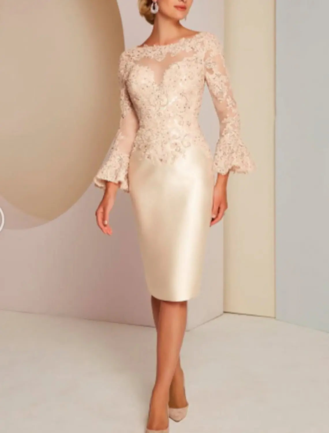 Sheath Gold Dresses Mother of the Bride Dress Wedding Guest Elegant Vintage Luxurious Jewel Neck Knee Length Satin Lace Long Sleeve with Appliques dress