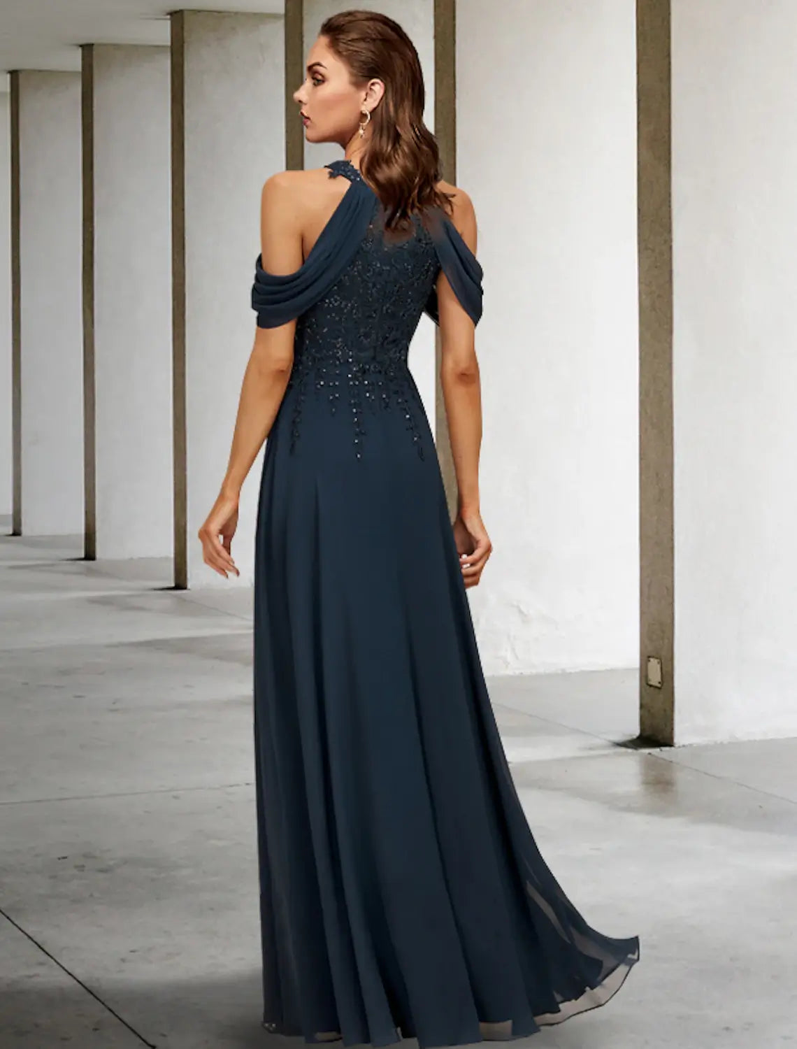 A-Line Mother of the Bride Dress Wedding Guest Elegant Plus Size Halter Neck Floor Length Lace Tulle Sequined Sleeveless with Sequin Appliques