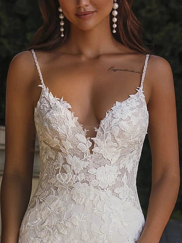 Wedding Dresses Mermaid / Trumpet V Neck Spaghetti Strap Sleeveless Court Train Lace Bridal Gowns With Embroidery Appliques