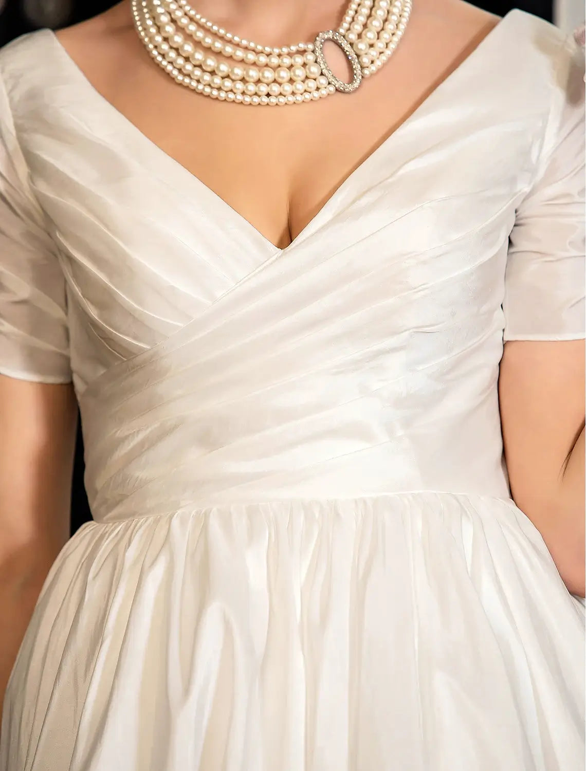 Simple Wedding Dresses A-Line V Neck Sleeveless Sweep / Brush Train Satin Bridal Gowns With Pocket dress