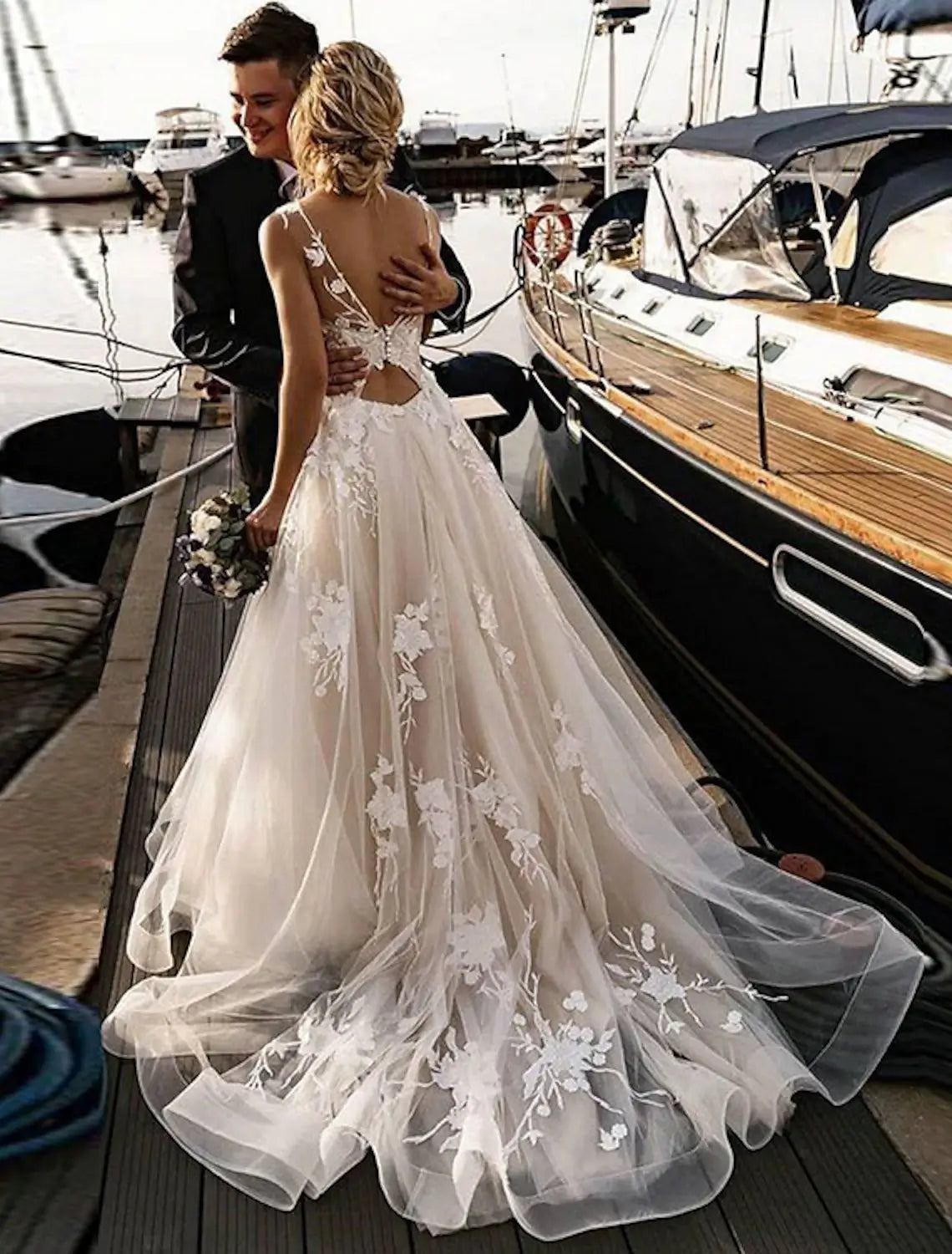 Beach Wedding Beach Open Back Sexy Wedding Dresses A-Line V Neck Sleeveless Court Train Lace Bridal Gowns With Appliques