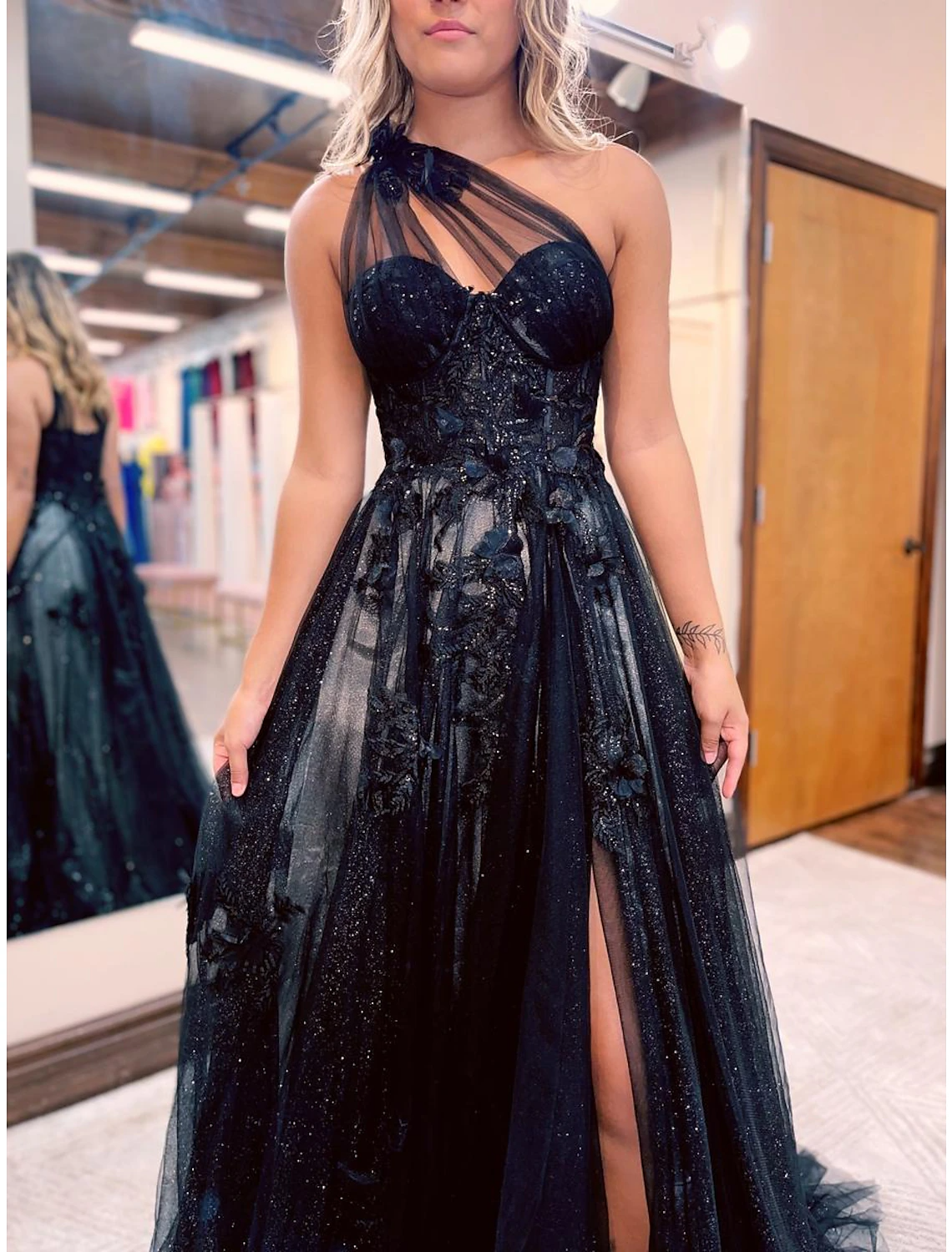 A-Line Black Dress Prom Dresses Color Block Dress Formal Wedding Guest Sweep / Brush Train Sleeveless One Shoulder Tulle Backless with Pleats Appliques dress to impress