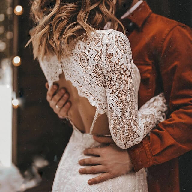 Beach Wedding Beach Open Back Boho Wedding Dresses A-Line V Neck Long Sleeve Court Train Lace Bridal Gowns With Solid Color