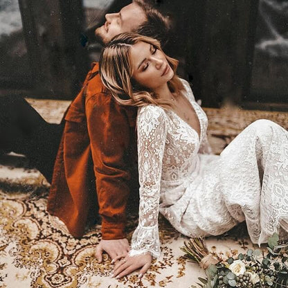 Beach Wedding Beach Open Back Boho Wedding Dresses A-Line V Neck Long Sleeve Court Train Lace Bridal Gowns With Solid Color