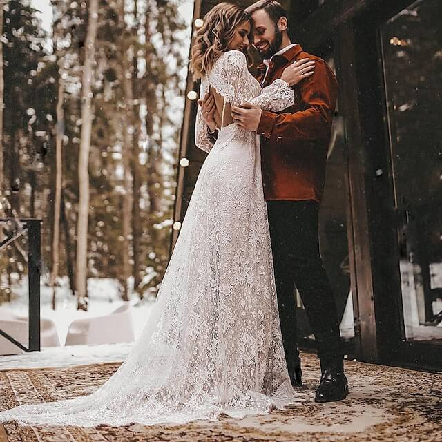 Beach Wedding Beach Open Back Boho Wedding Dresses A-Line V Neck Long Sleeve Court Train Lace Bridal Gowns With Solid Color