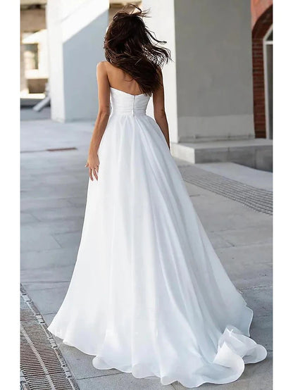 Beach Wedding Dresses A-Line Boat Neck Sleeveless Sweep / Brush Train Tulle Bridal Gowns With Solid Color